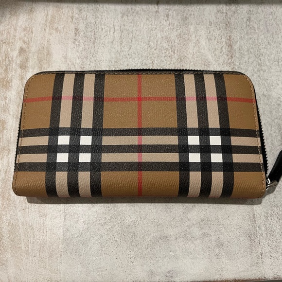 NEW BURBERRY VINTAGE CHECK LARGE ZIPAROUND E-CANVAS WALLET CLUTCH - Picture 1 of 5